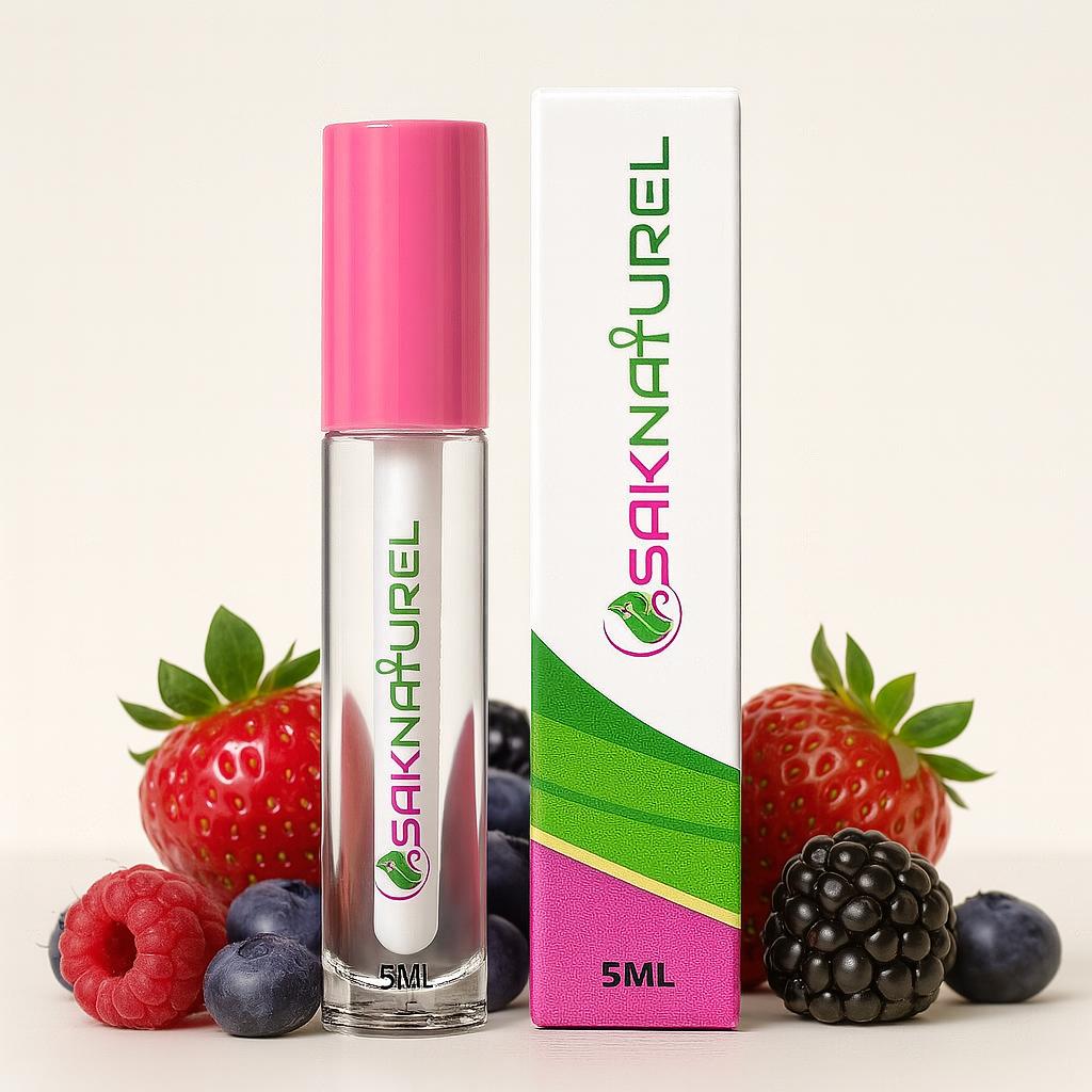 "SakNaturel hydrating berry lip gloss in a clear tube with gold cap, displayed on a white background. Vegan formula with a fruity berry scent for smooth, glossy lips."

