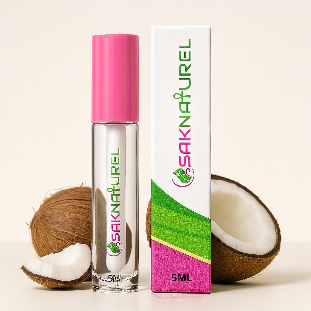 SakNaturel hydrating coconut lip gloss in a clear tube with gold cap, displayed on a white background. Vegan formula enriched with coconut oil for soft, glossy lips."